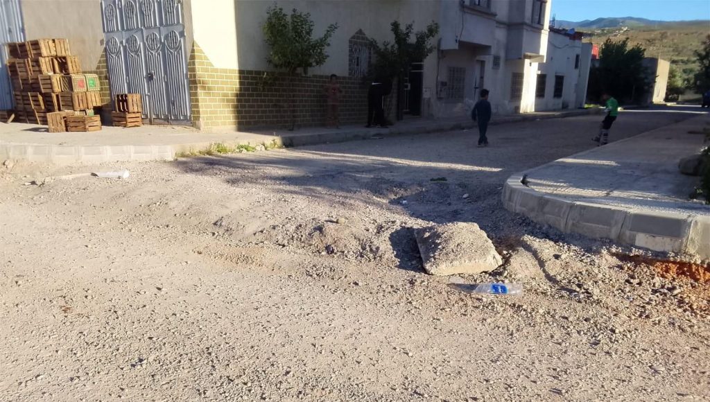 بطء أوراش التهيئة بوادي أمليل يفاقم معاناة السكان ويهدد سلامة مستعملي الطرق.