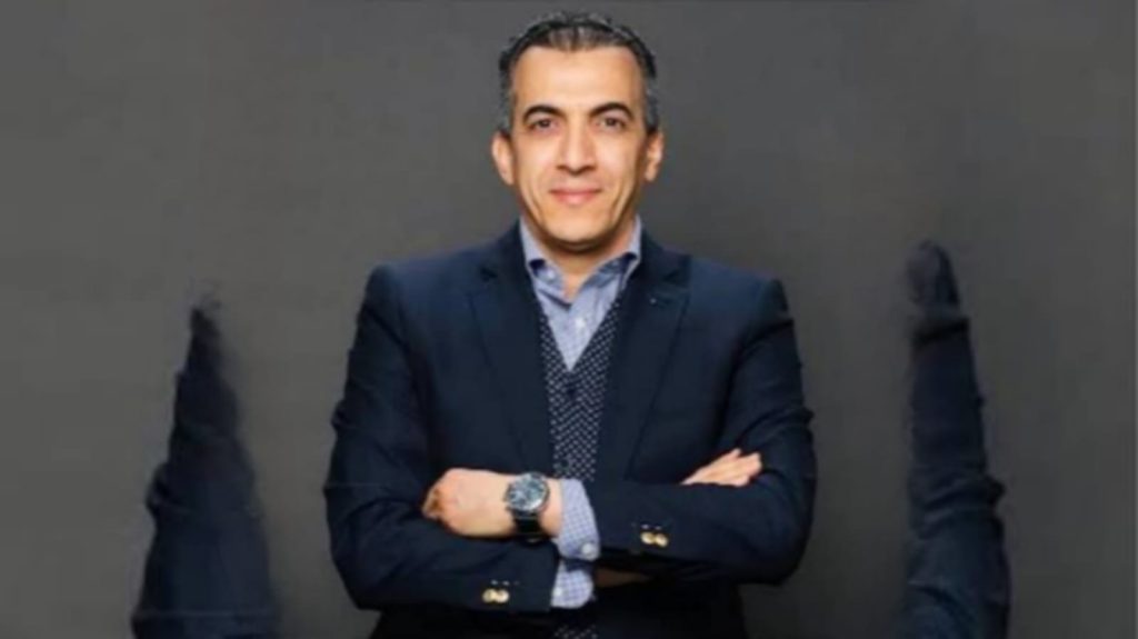 واكتبوا على قبري ورقة هذا مُحبٌّ قد احترق .. صراع المرض ووجع البُعد والحنين يحرّك مشاعر محبّي رشيد غلام.