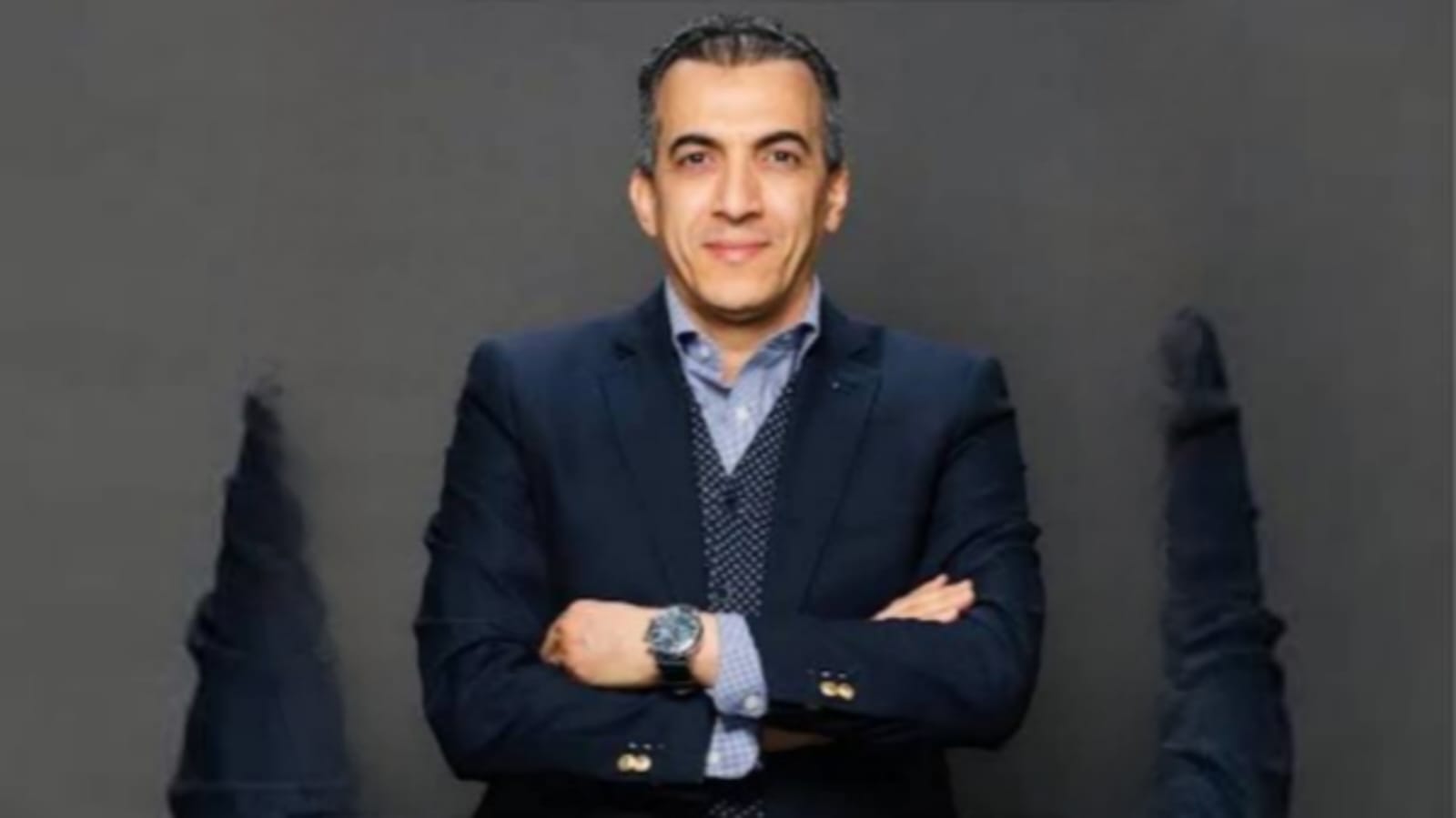 واكتبوا على قبري ورقة هذا مُحبٌّ قد احترق .. صراع المرض ووجع البُعد والحنين يحرّك مشاعر محبّي رشيد غلام.
