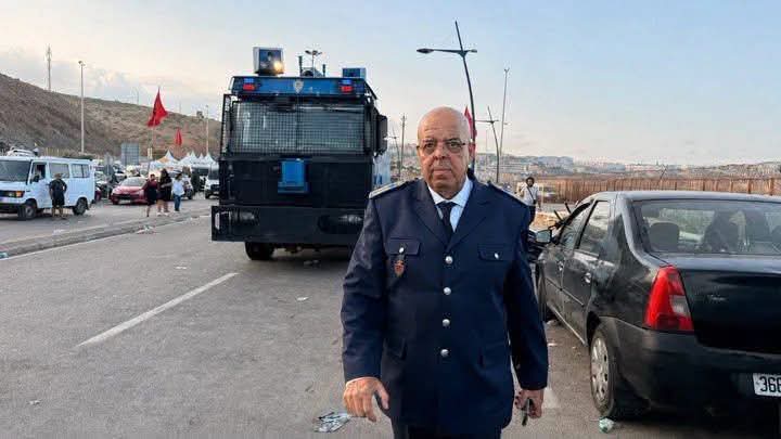 والي أمن تطوان يقود التدخل ميدانيا ويخاطب الشباب بلغة الحوار والمسؤولية..