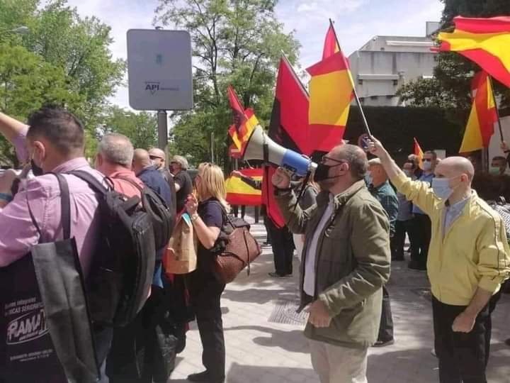 احتجاجات أمام البعثات الدبلوماسية المغربية بإسبانيا بعد موجة الهجرة نحو سبتة وتصاعد الجدل حول الملف