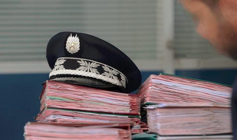 بعد 15 سنة من التقاضي وسير وأجي.. القضاء يبرئ عميد شرطة من تهمة التزوير ويُعيد فتح ملف “الزرابي الصينية