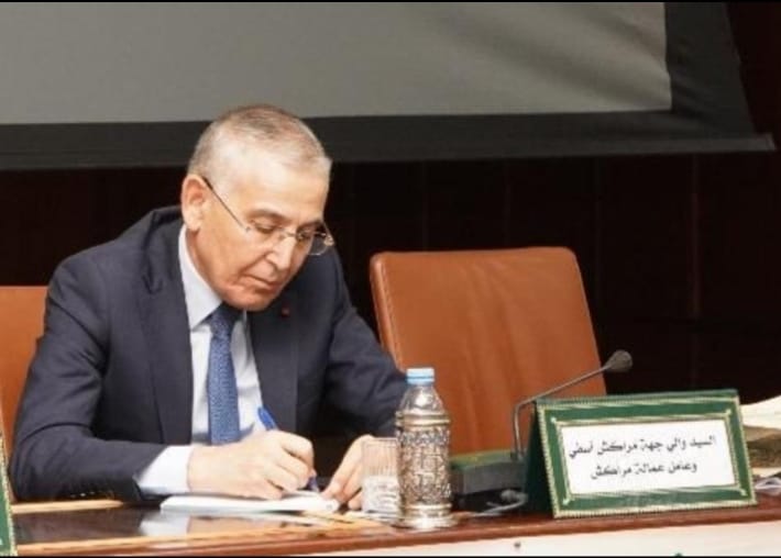 والي جهة مراكش-آسفي يتفقد تقدم أشغال مشاريع إعادة إيواء ساكنة الدواوير والأحياء العشوائية