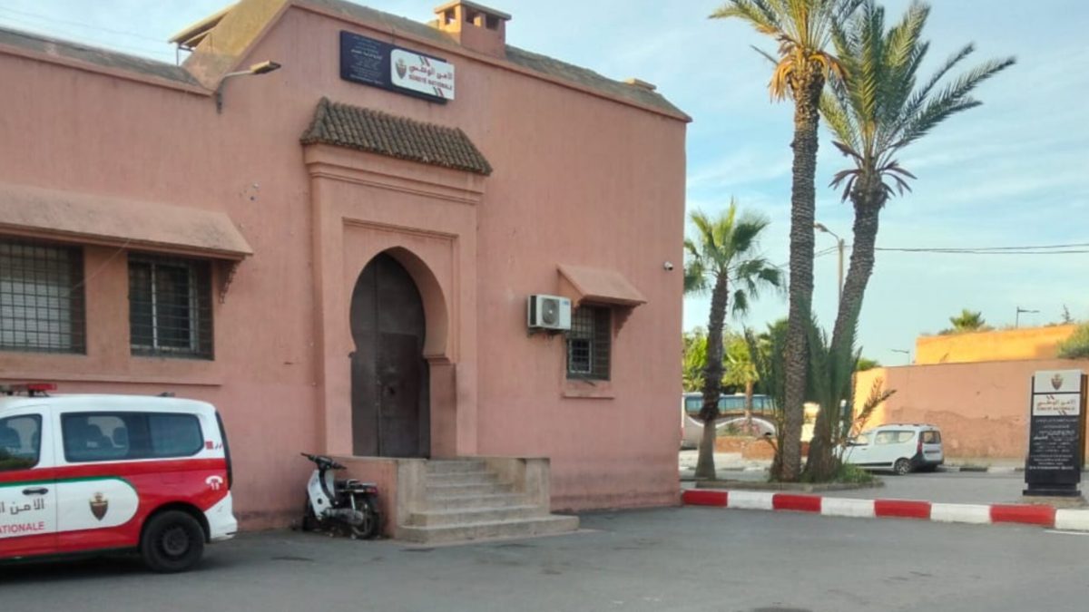مراكش.. الإطاحة بمشتبه فيه في قضية نشل استهدفت موظفة شرطة بالمدينة العتيقة