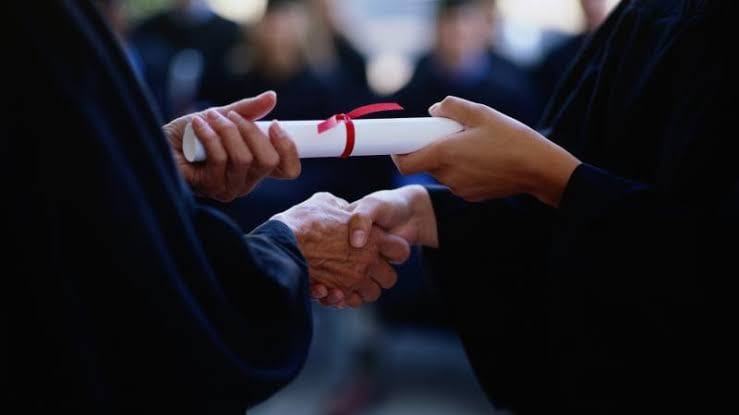 شبهة السمسرة في ولوج الماستر بسطات.. إيداع طالب الدكتوراه السجن ومتابعة أستاذ جامعي بكفالة